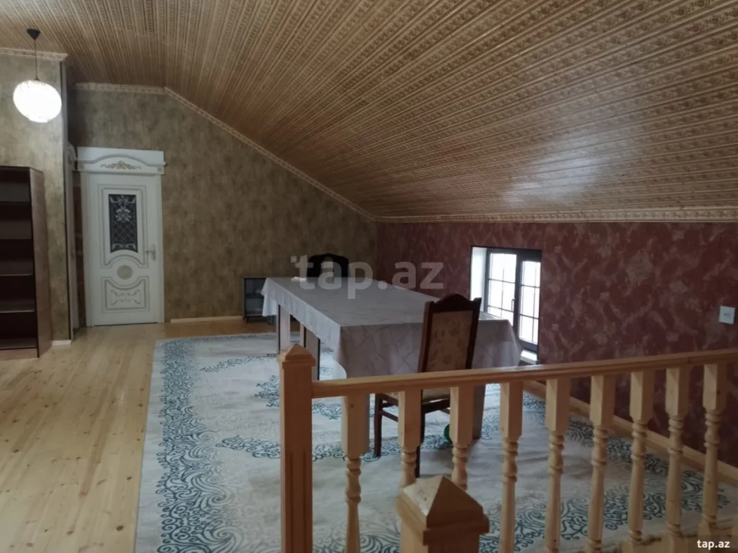 Satılır 8 otaqlı həyət evi