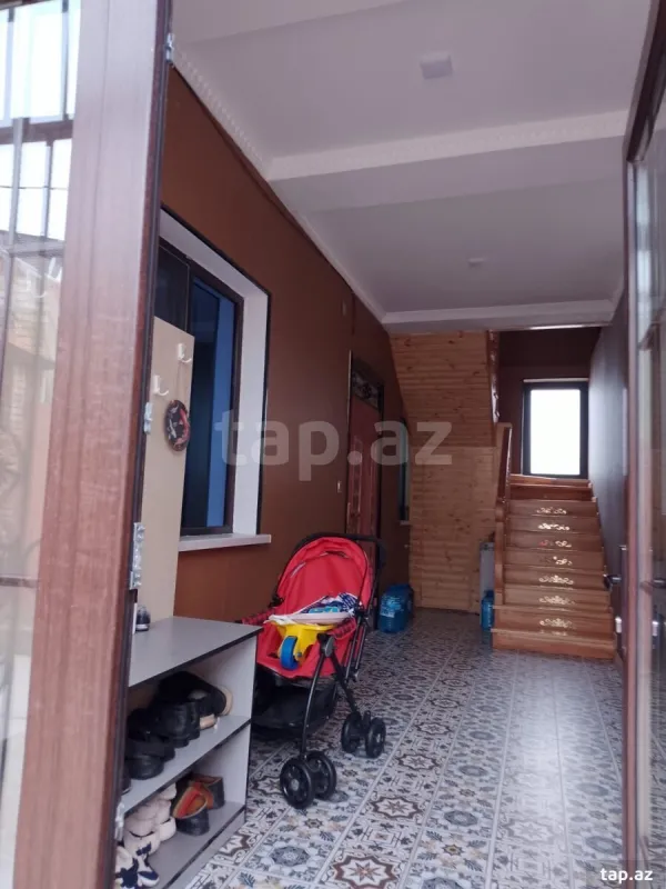 Satılır 8 otaqlı həyət evi