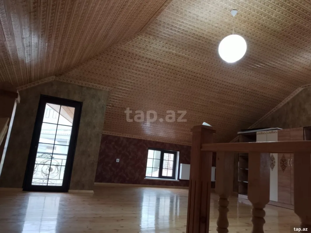 Satılır 8 otaqlı həyət evi