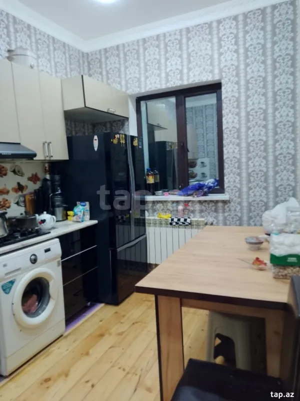 Satılır 8 otaqlı həyət evi