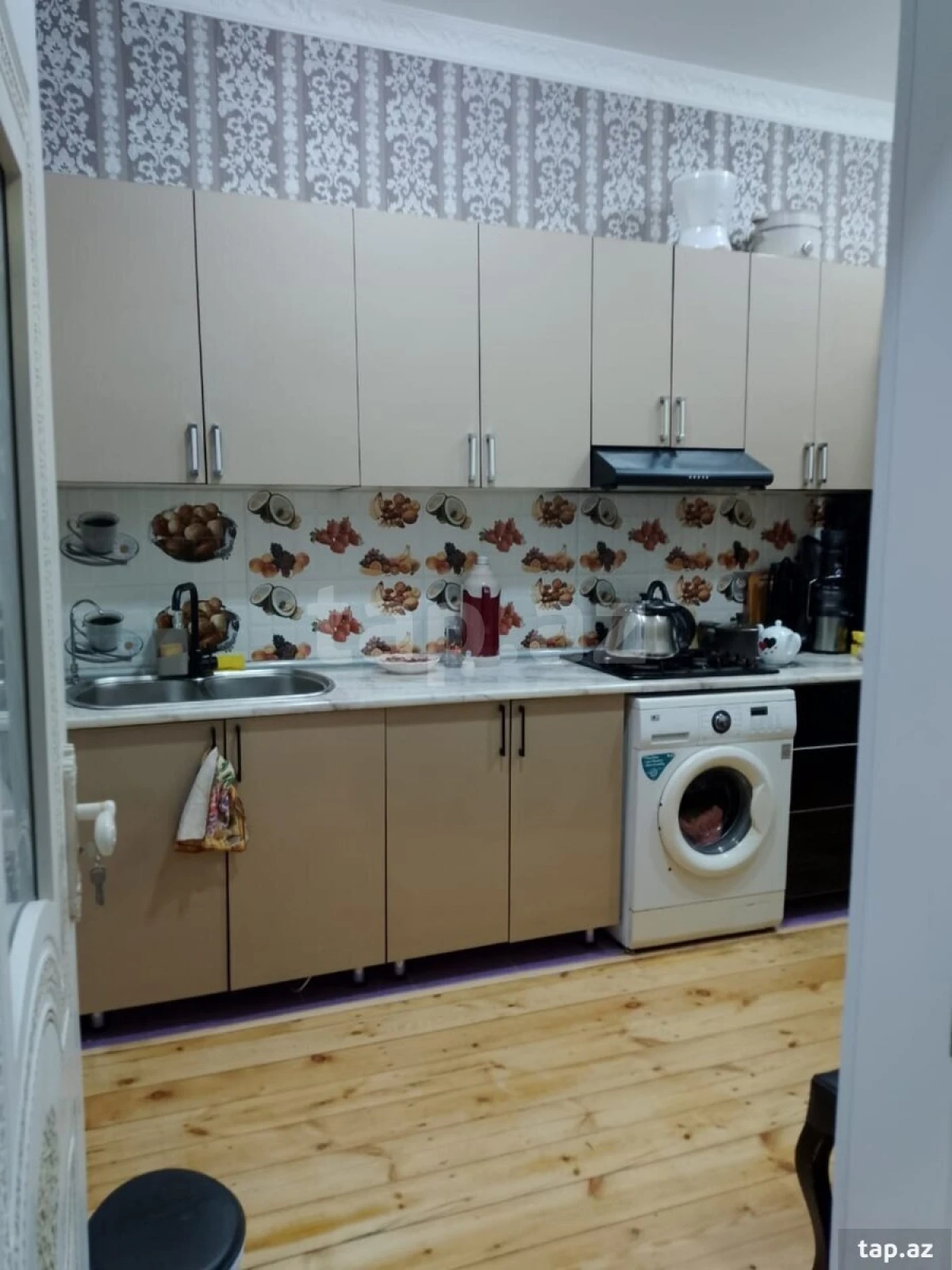 Satılır 8 otaqlı həyət evi