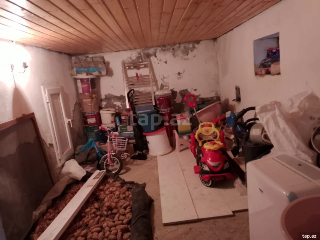 Satılır 8 otaqlı həyət evi