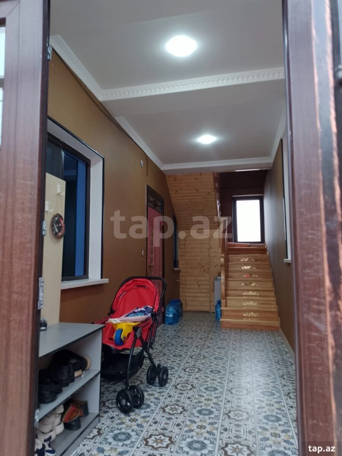 Satılır 8 otaqlı həyət evi