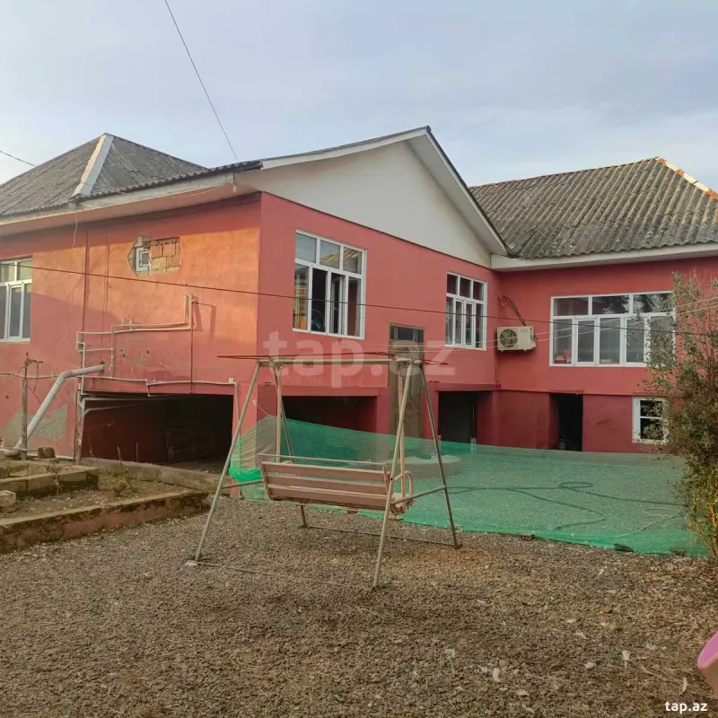 Satılır 4 otaqlı həyət evi