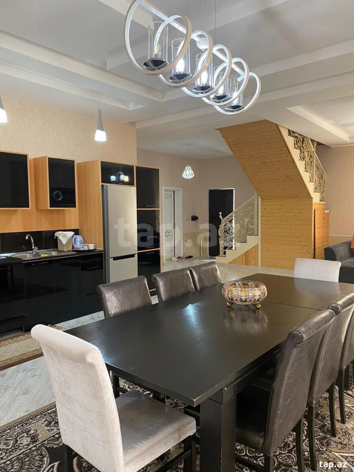 Kirayə verilir 5 otaqlı həyət evi