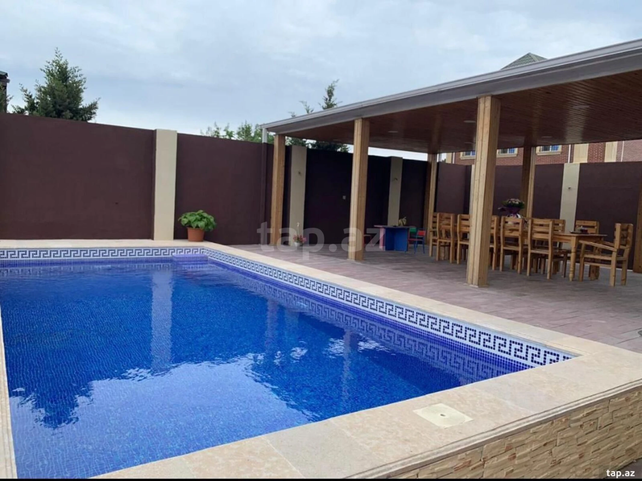 Kirayə verilir 5 otaqlı həyət evi