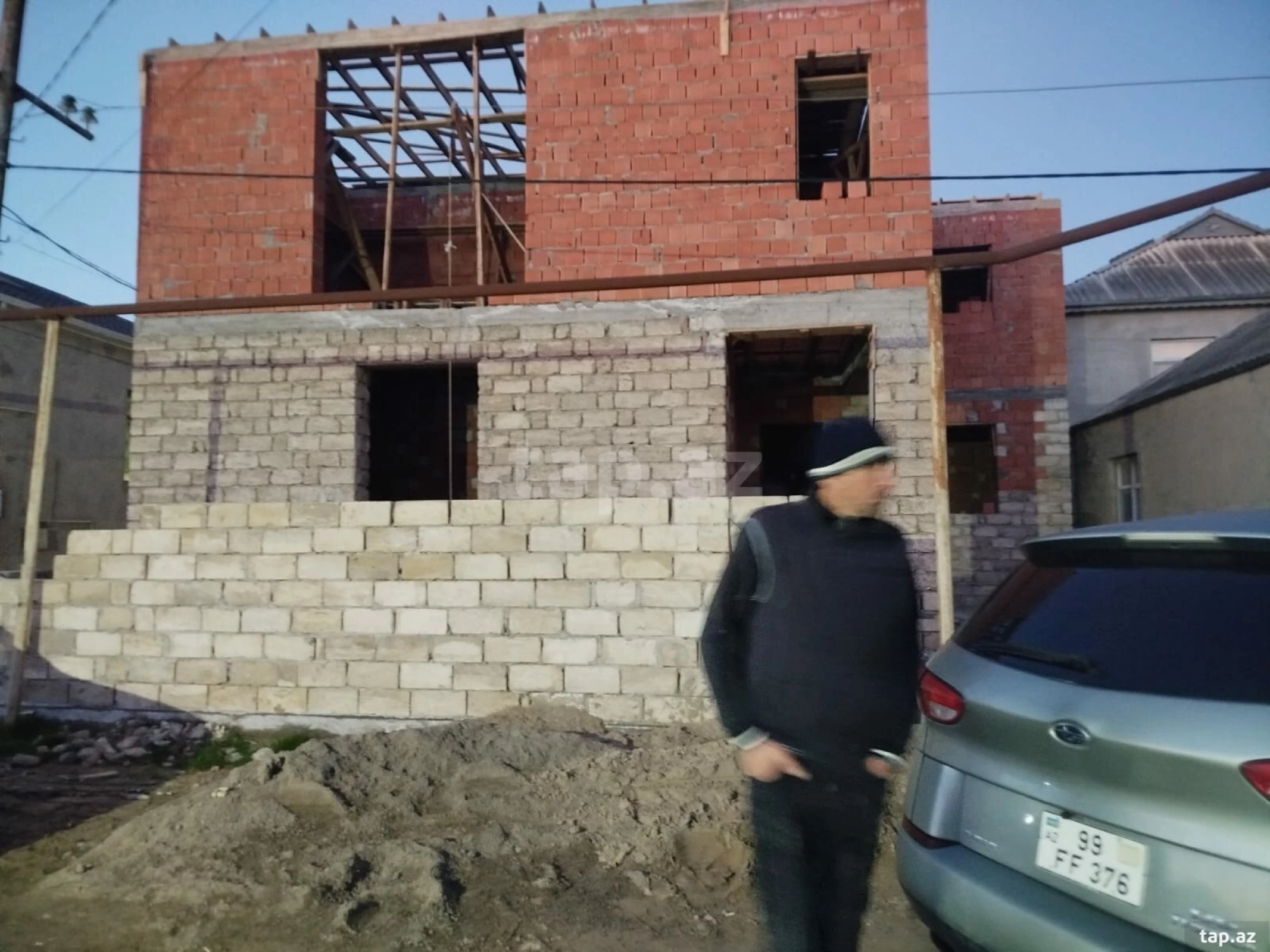 Satılır 6 otaqlı həyət evi