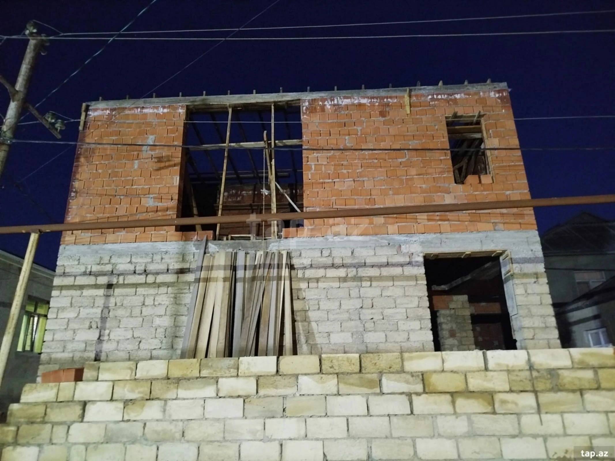 Satılır 6 otaqlı həyət evi