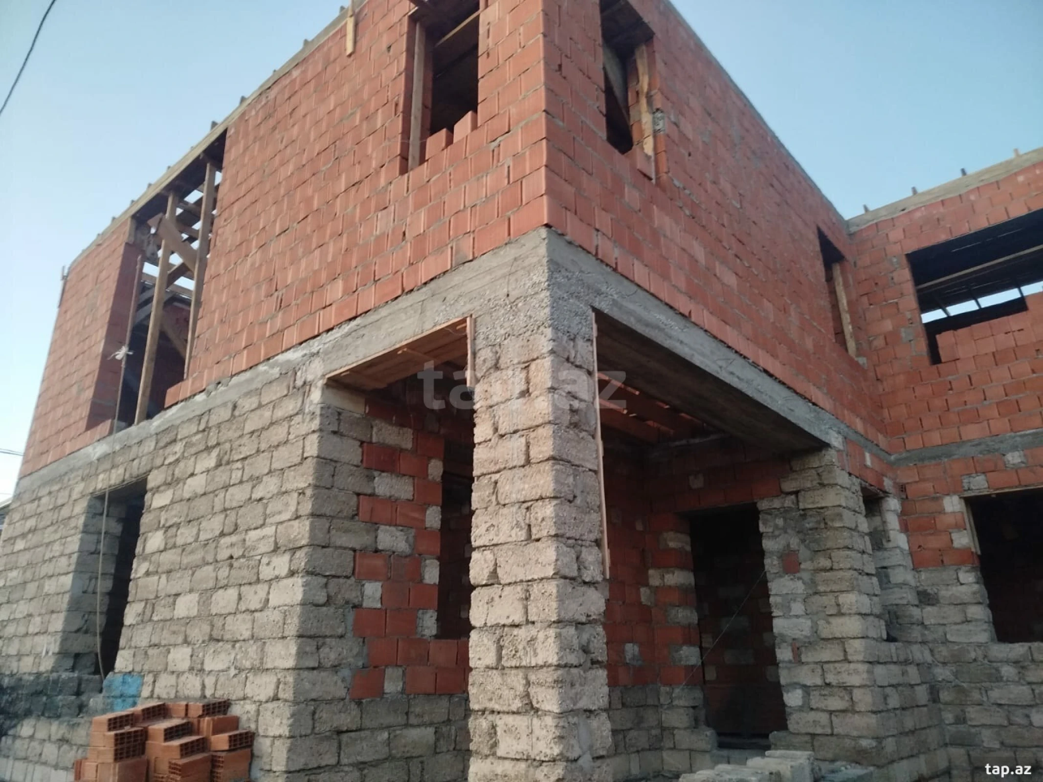 Satılır 6 otaqlı həyət evi