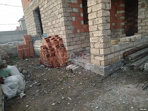 Satılır 6 otaqlı həyət evi