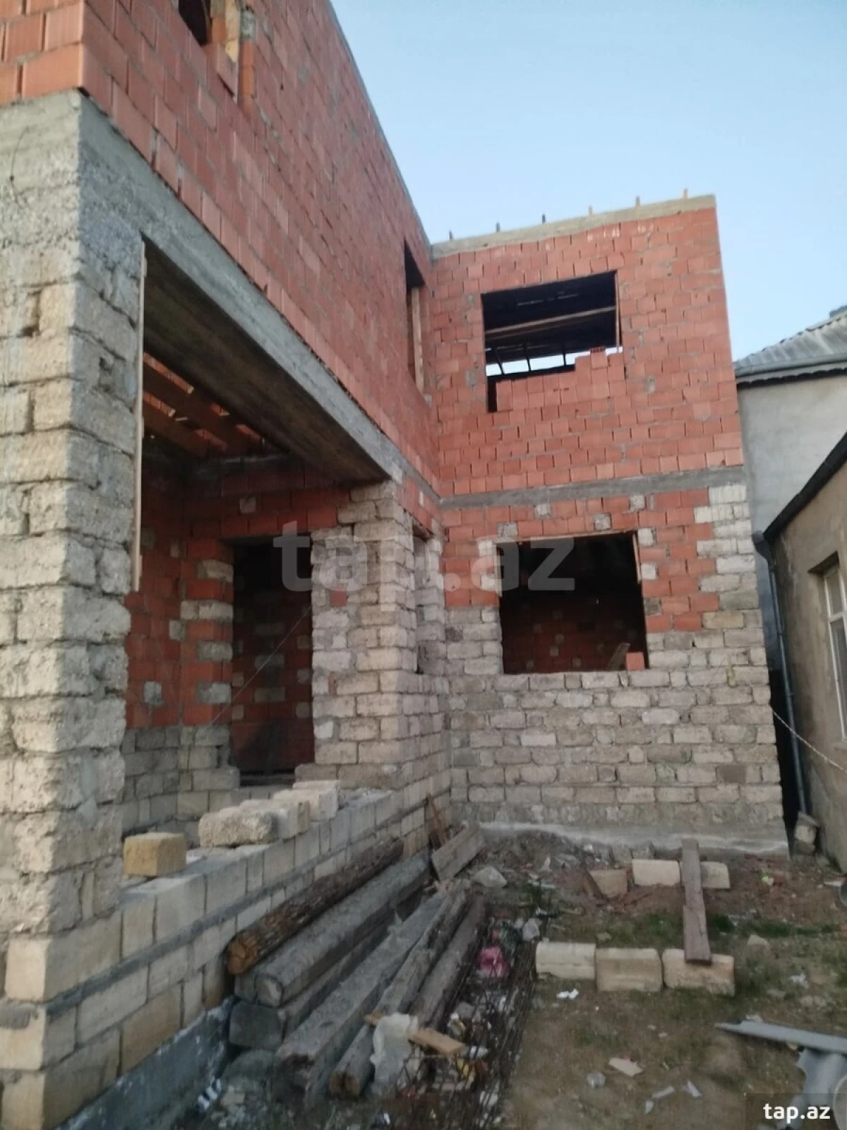 Satılır 6 otaqlı həyət evi