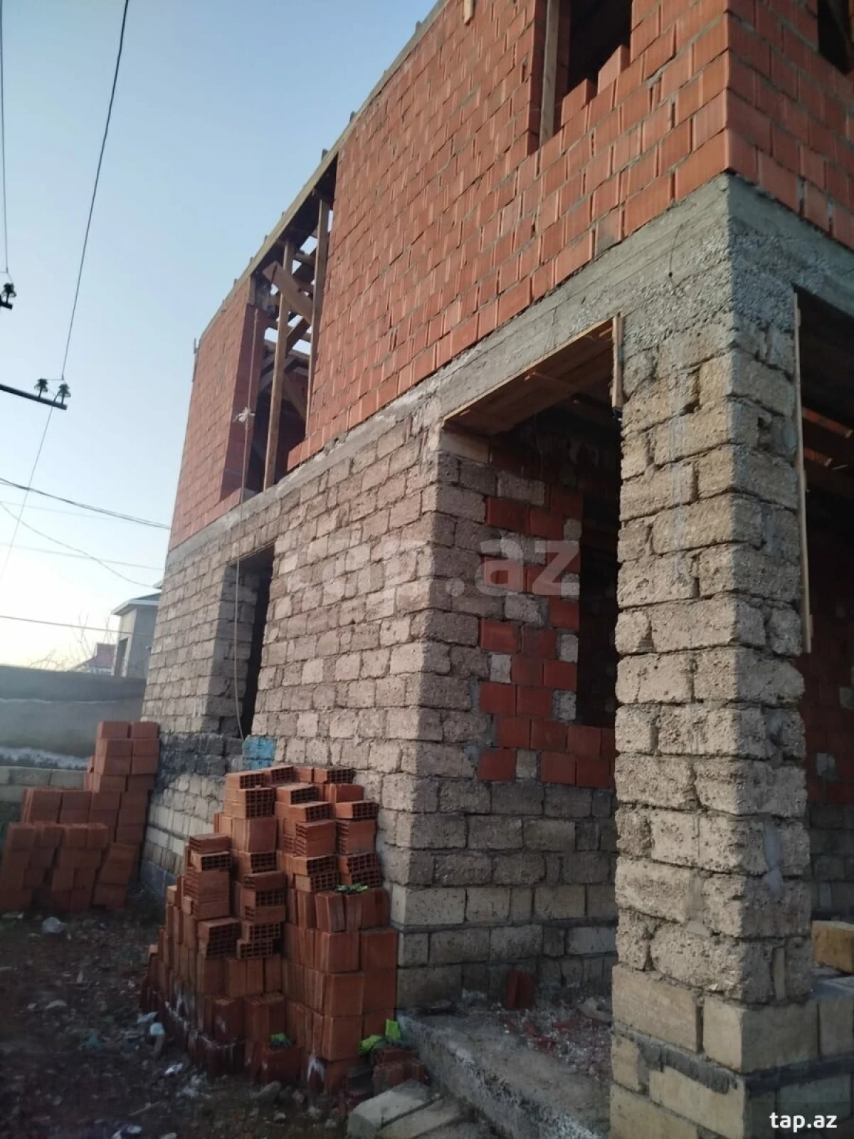 Satılır 6 otaqlı həyət evi