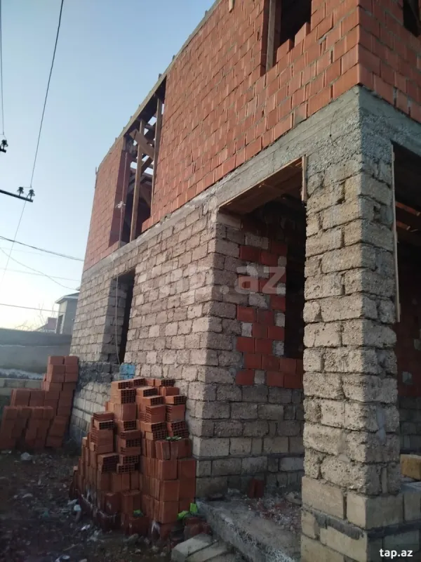 Satılır 6 otaqlı həyət evi