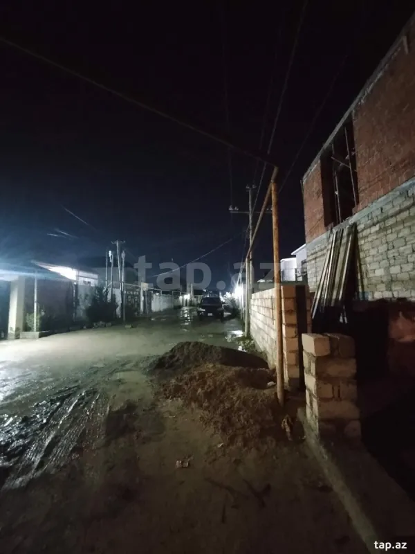 Satılır 6 otaqlı həyət evi