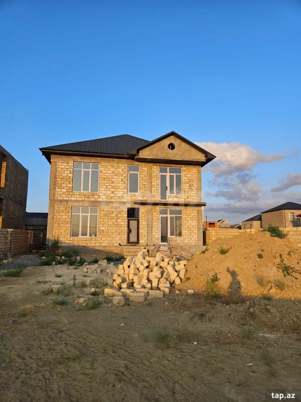 Satılır 6 otaqlı həyət evi