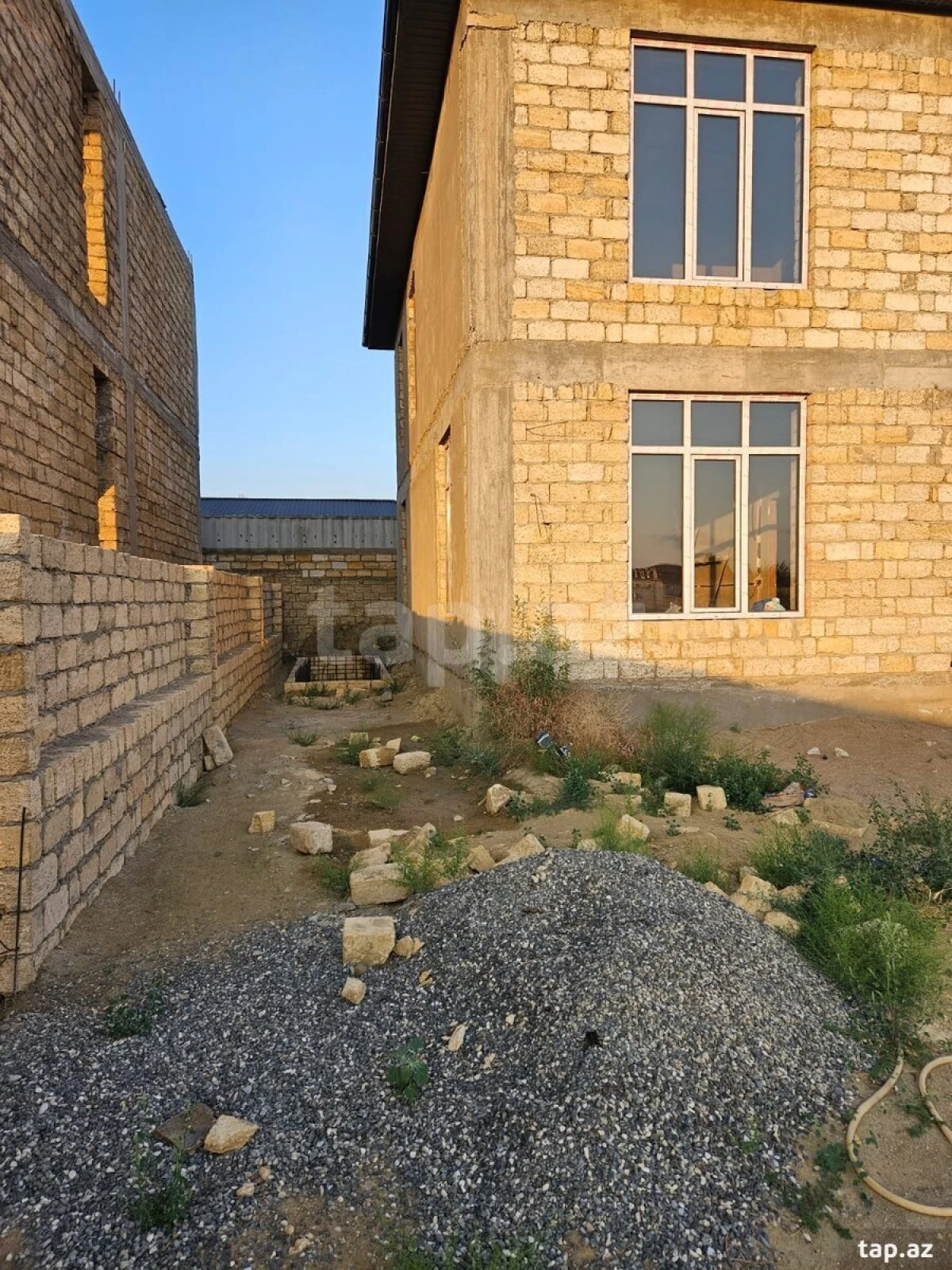 Satılır 6 otaqlı həyət evi