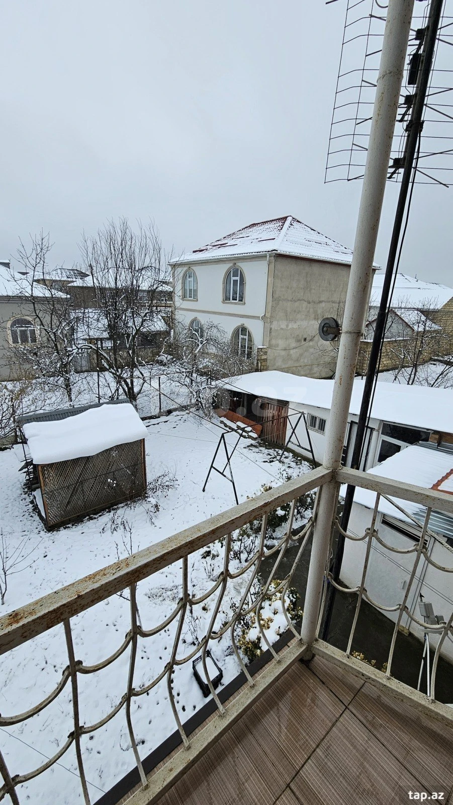 Satılır 5 otaqlı həyət evi