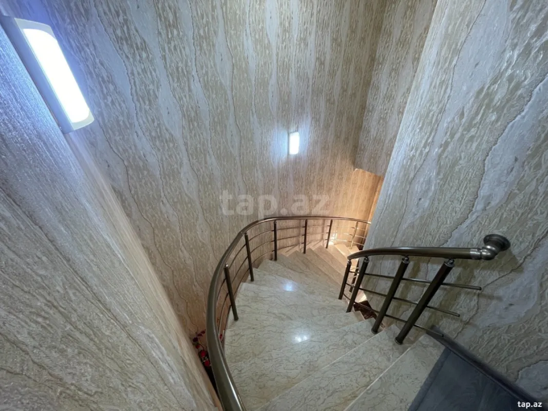 Satılır 7 otaqlı həyət evi