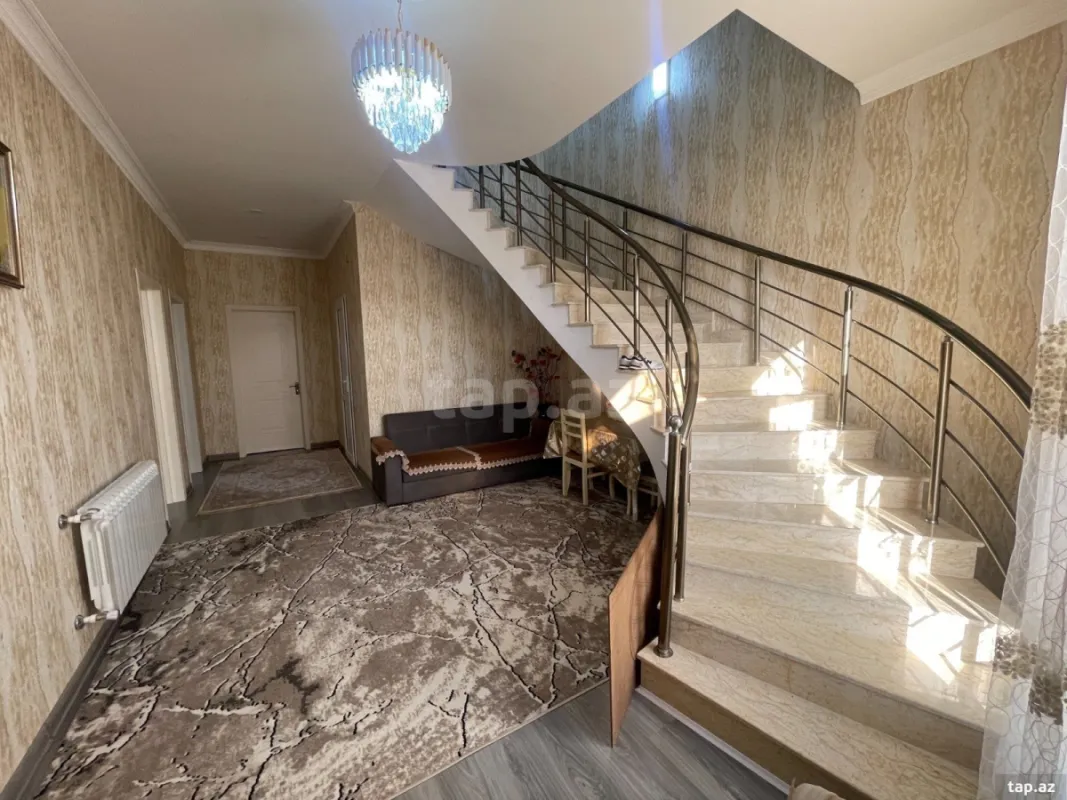 Satılır 7 otaqlı həyət evi