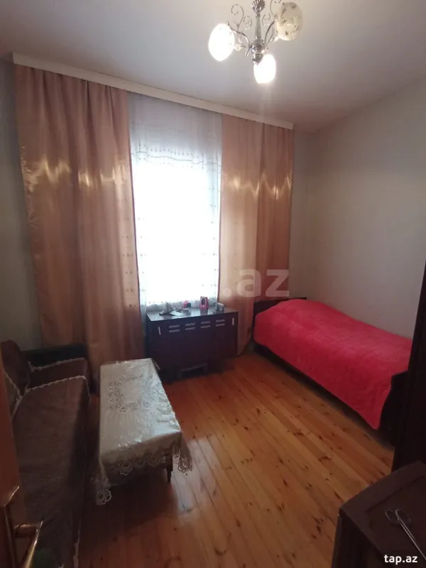 Satılır 4 otaqlı həyət evi