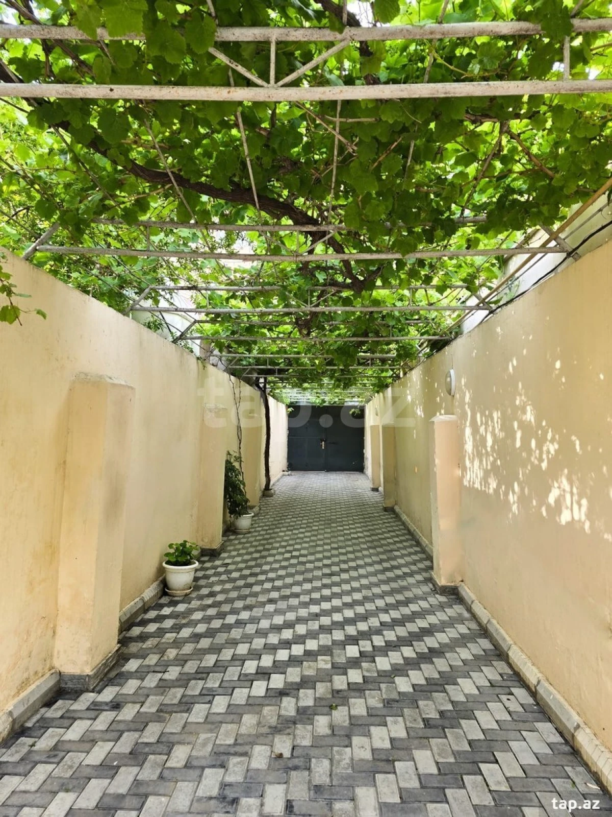 Satılır 7 otaqlı həyət evi 240 m²