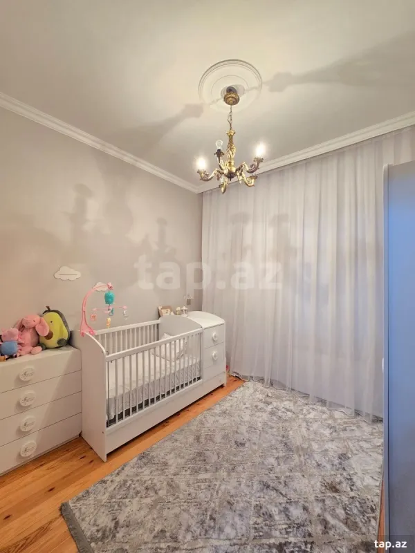 Satılır 7 otaqlı həyət evi 240 m²