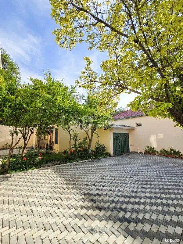 Satılır 7 otaqlı həyət evi 240 m²