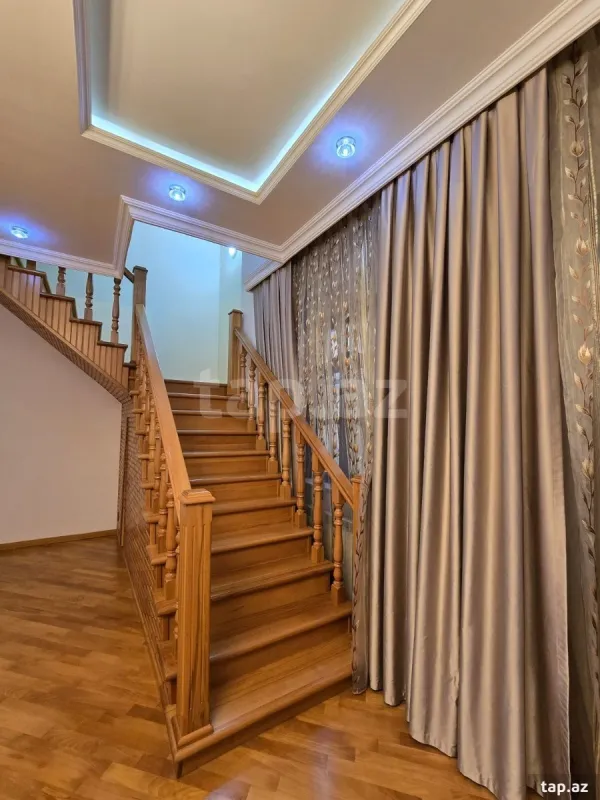 Satılır 7 otaqlı həyət evi 240 m²