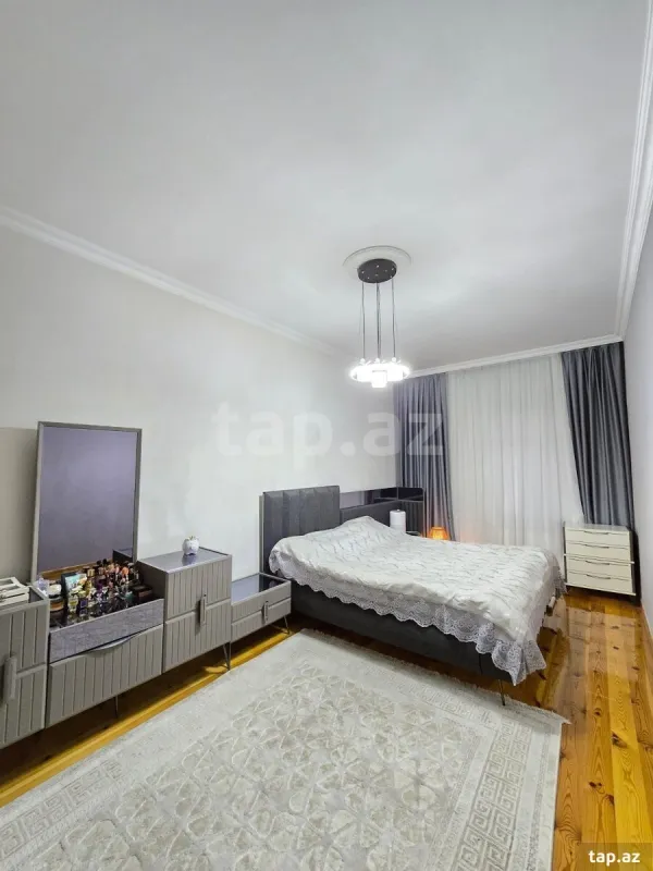 Satılır 7 otaqlı həyət evi 240 m²