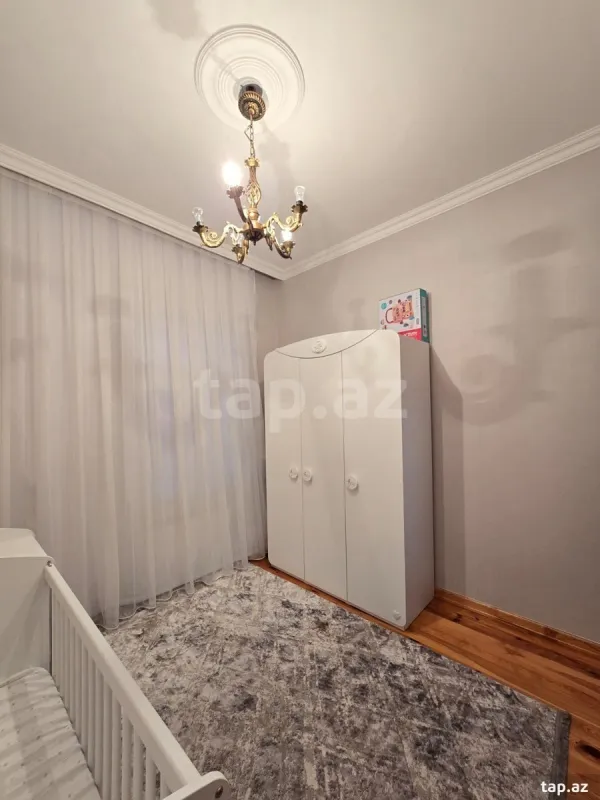 Satılır 7 otaqlı həyət evi 240 m²