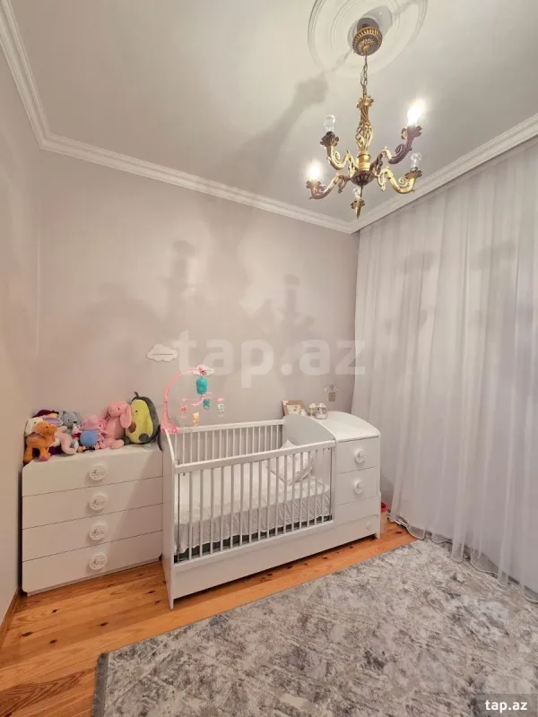 Satılır 7 otaqlı həyət evi 240 m²