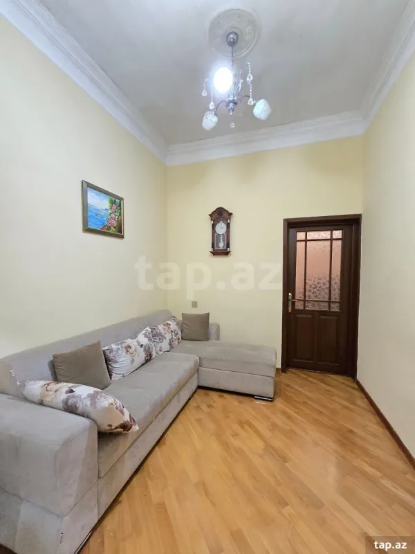 Satılır 7 otaqlı həyət evi 240 m²