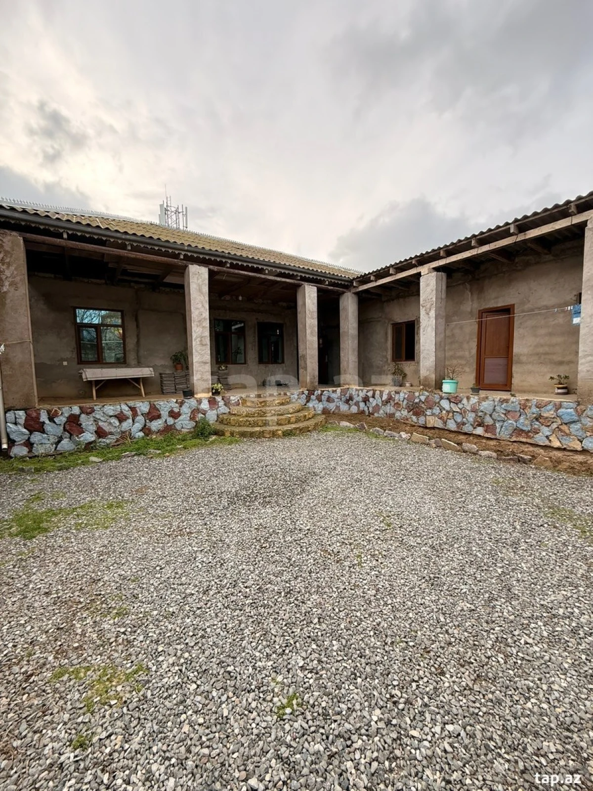 Satılır 4 otaqlı həyət evi