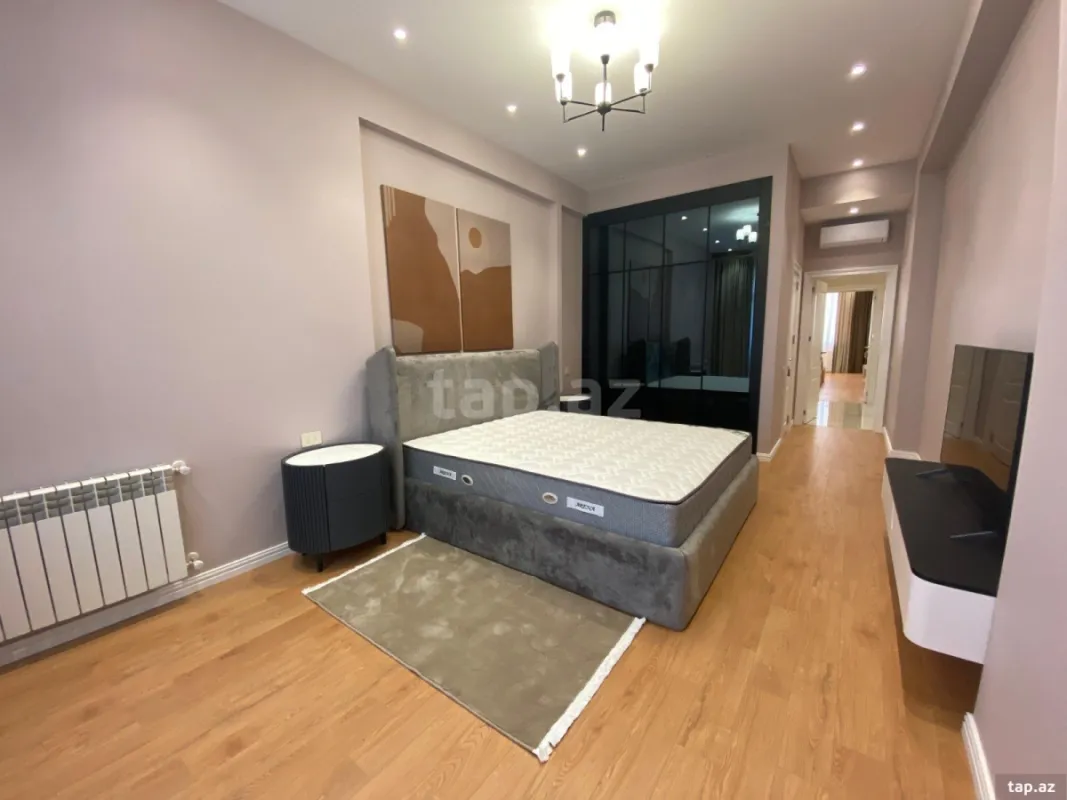 Kirayə verilir 3 otaqlı yeni tikili 180 m²