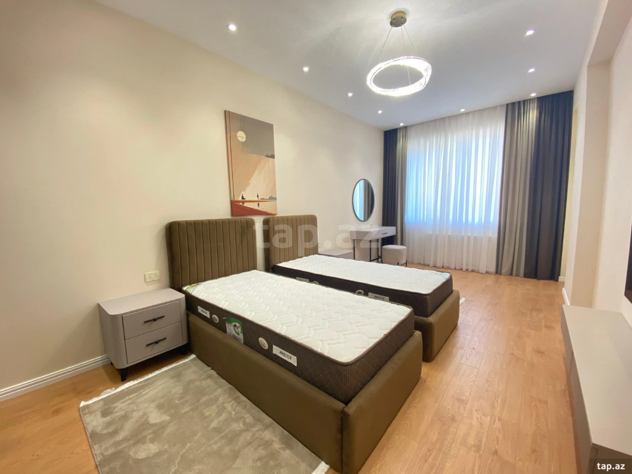 Kirayə verilir 3 otaqlı yeni tikili 180 m²