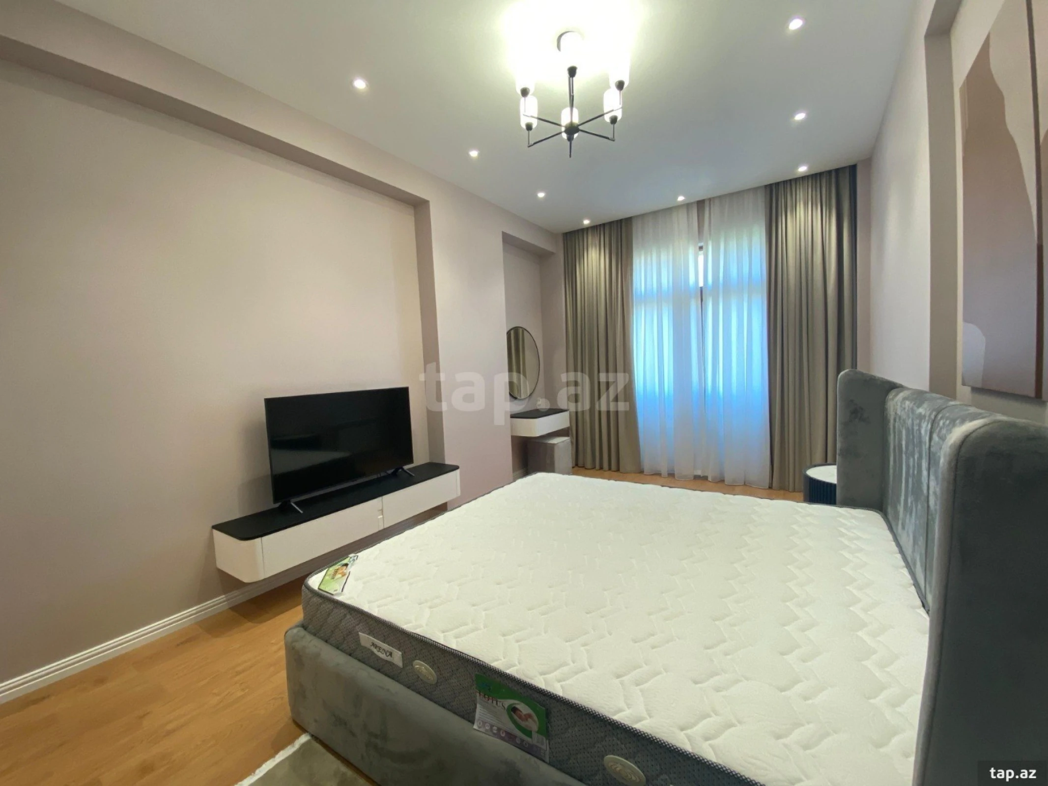 Kirayə verilir 3 otaqlı yeni tikili 180 m²