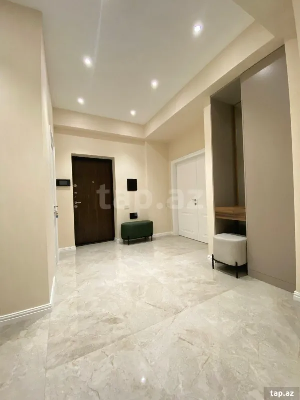 Kirayə verilir 3 otaqlı yeni tikili 180 m²