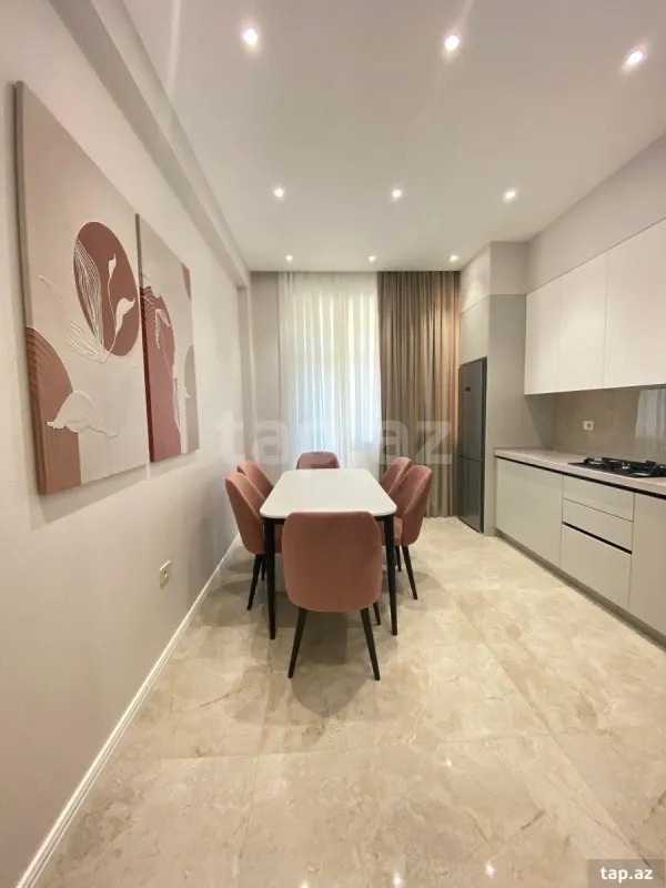 Kirayə verilir 3 otaqlı yeni tikili 180 m²