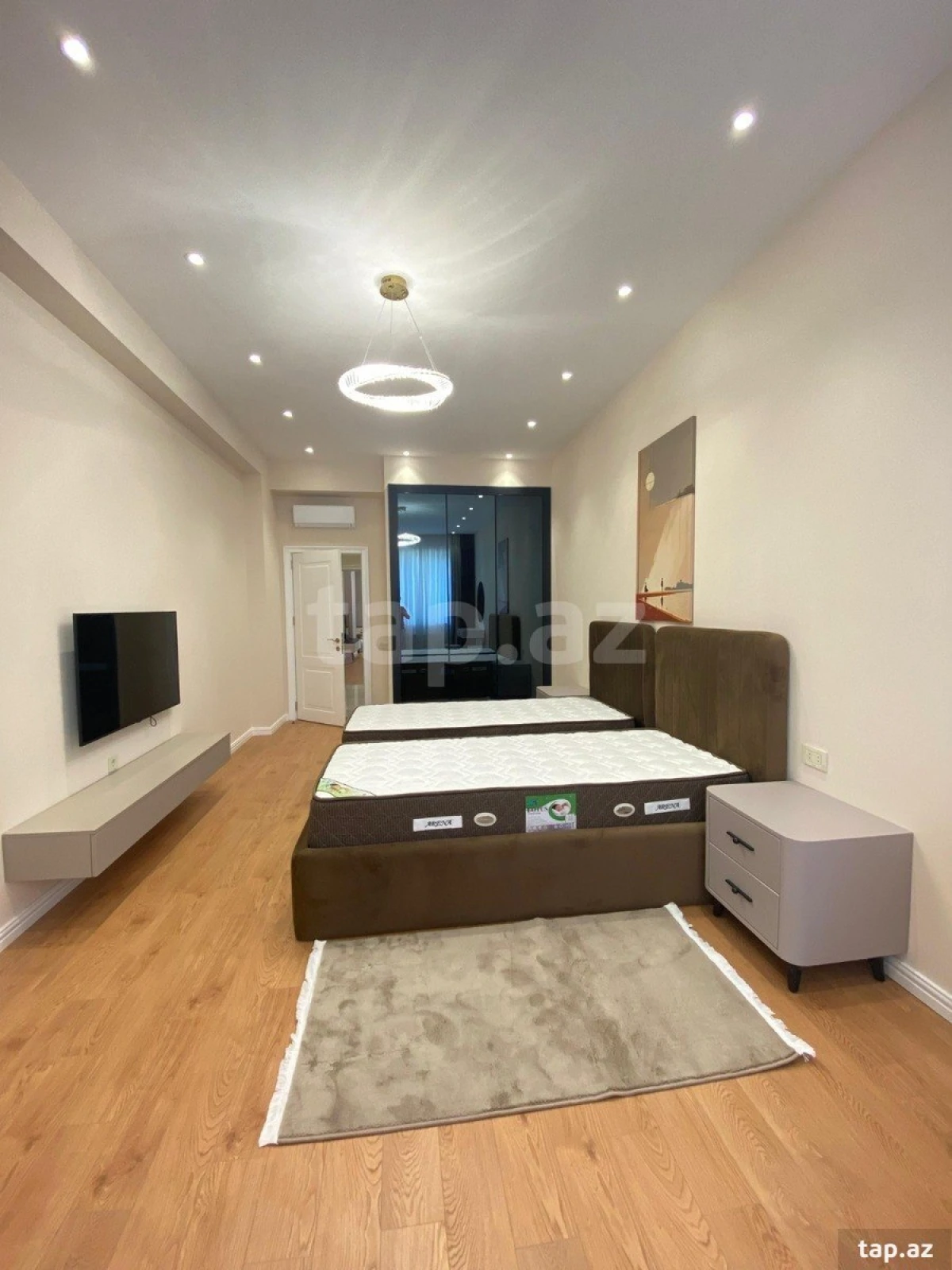 Kirayə verilir 3 otaqlı yeni tikili 180 m²