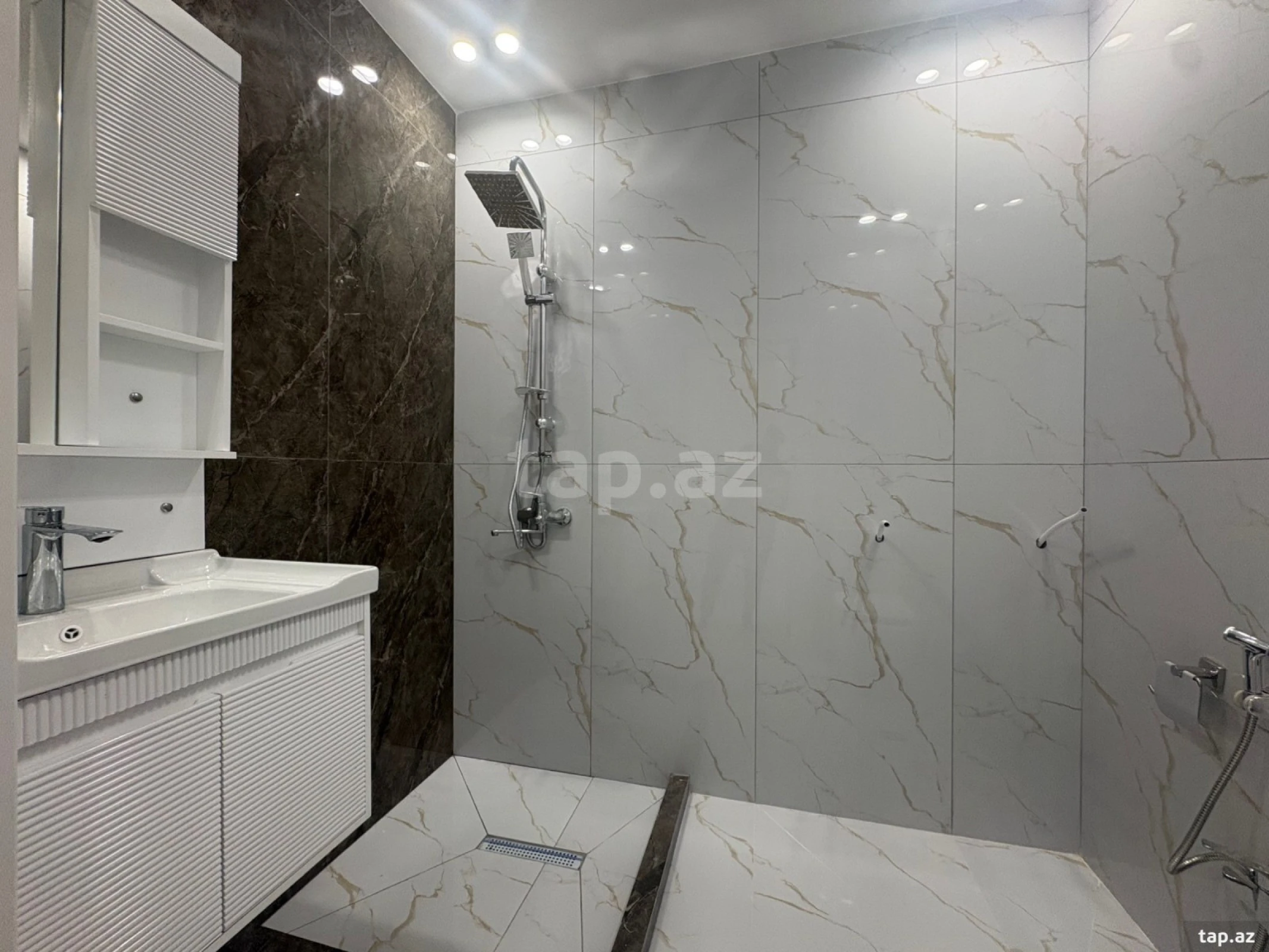 Satılır 2 otaqlı yeni tikili 52 m²