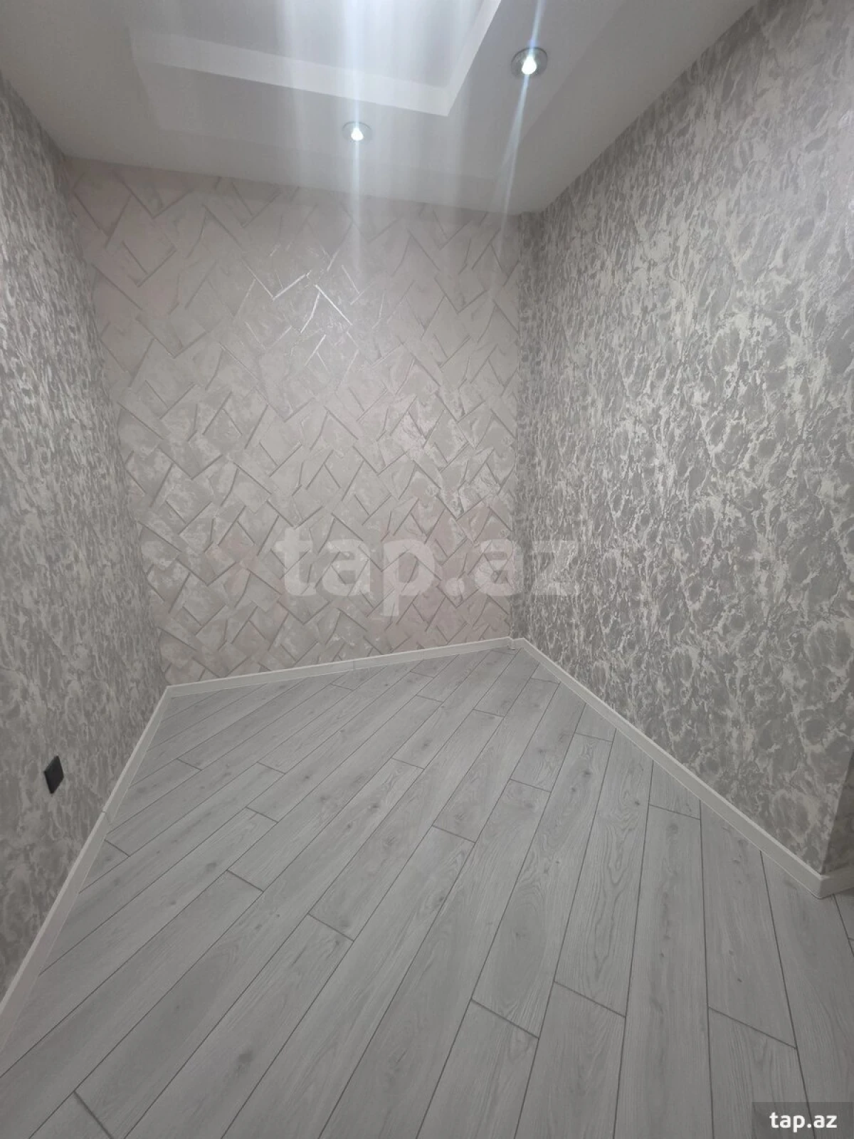 Satılır 4 otaqlı yeni tikili 97 m²