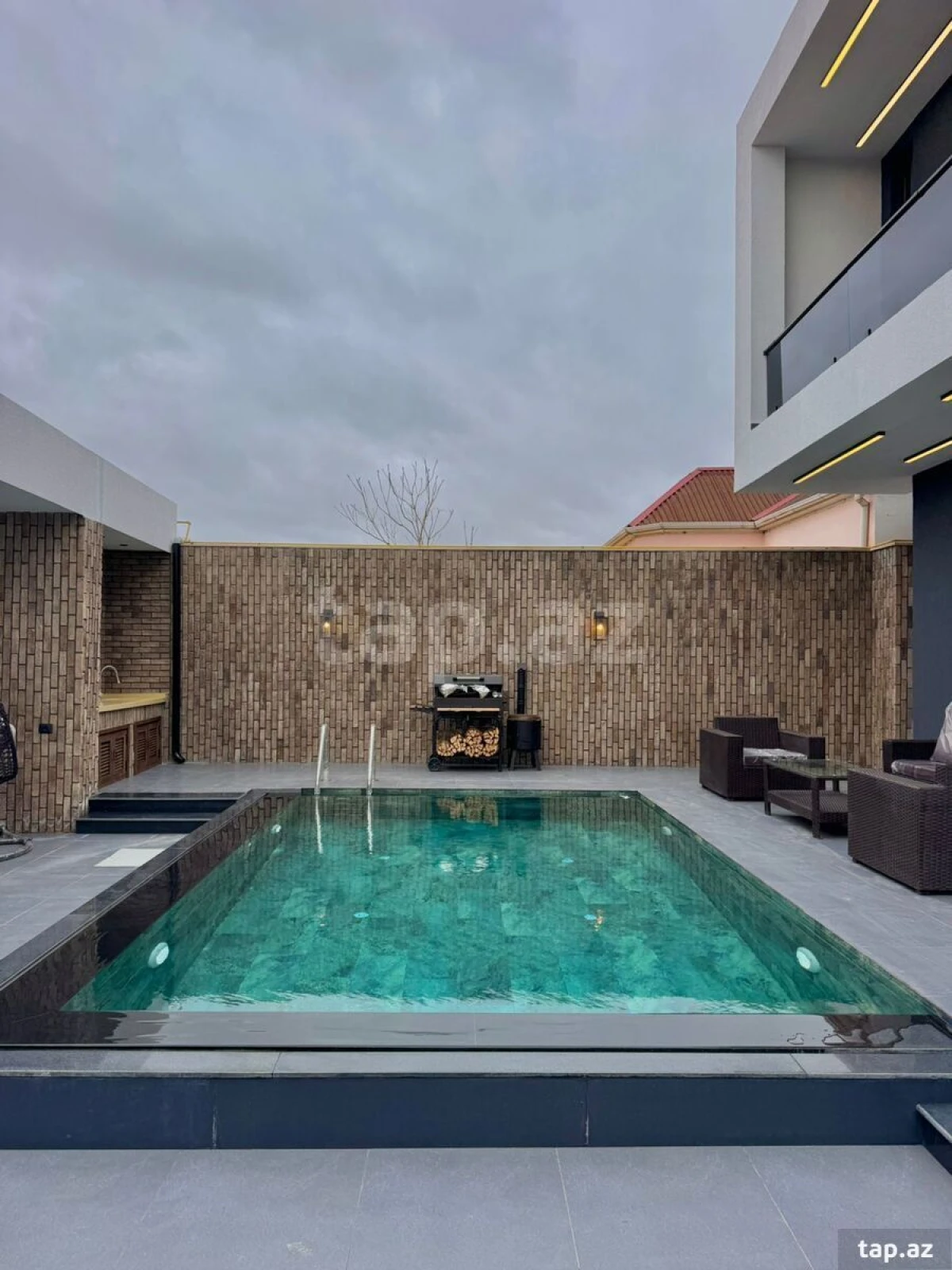 Satılır 4 otaqlı həyət evi