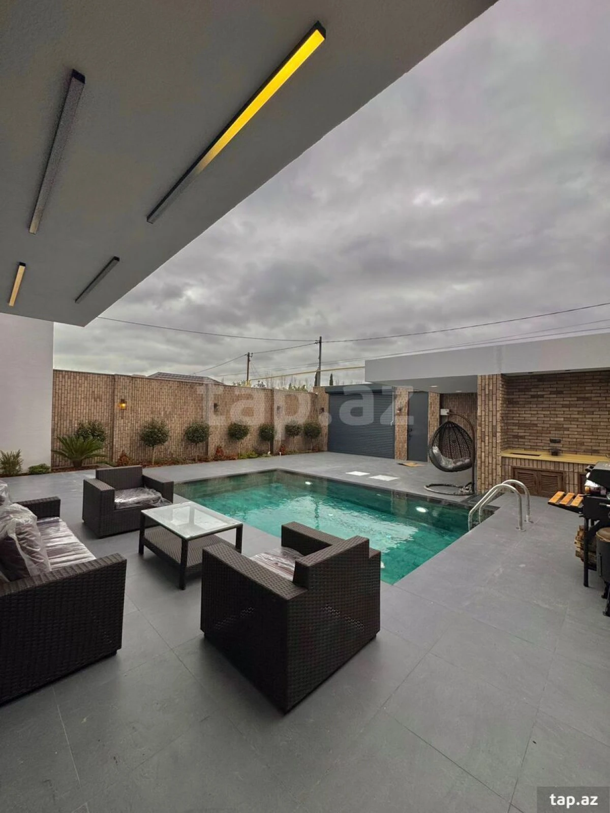 Satılır 4 otaqlı həyət evi