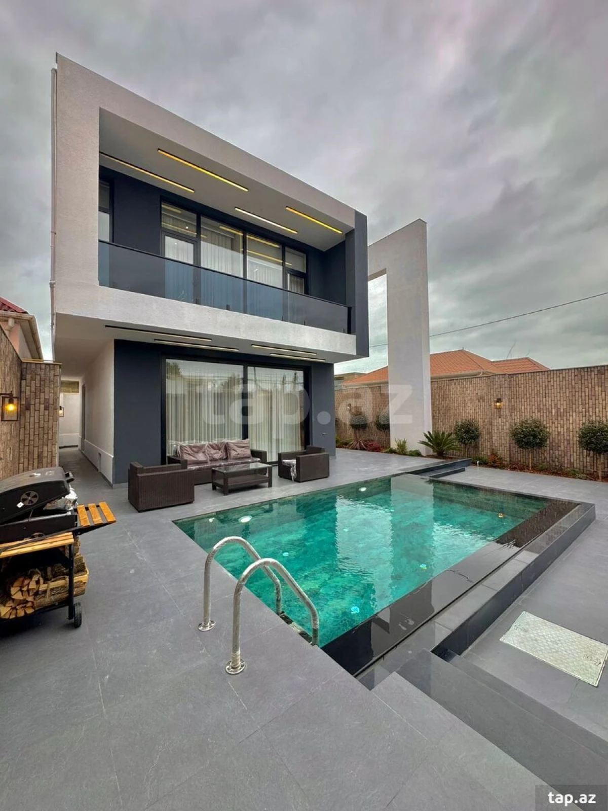 Satılır 4 otaqlı həyət evi