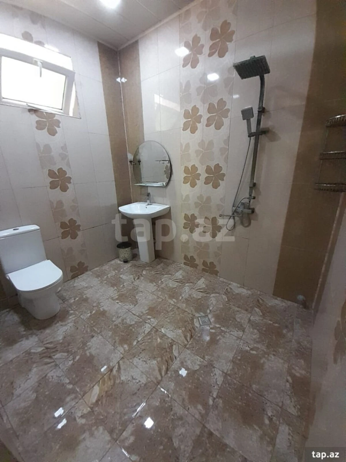 Satılır 8 otaqlı həyət evi