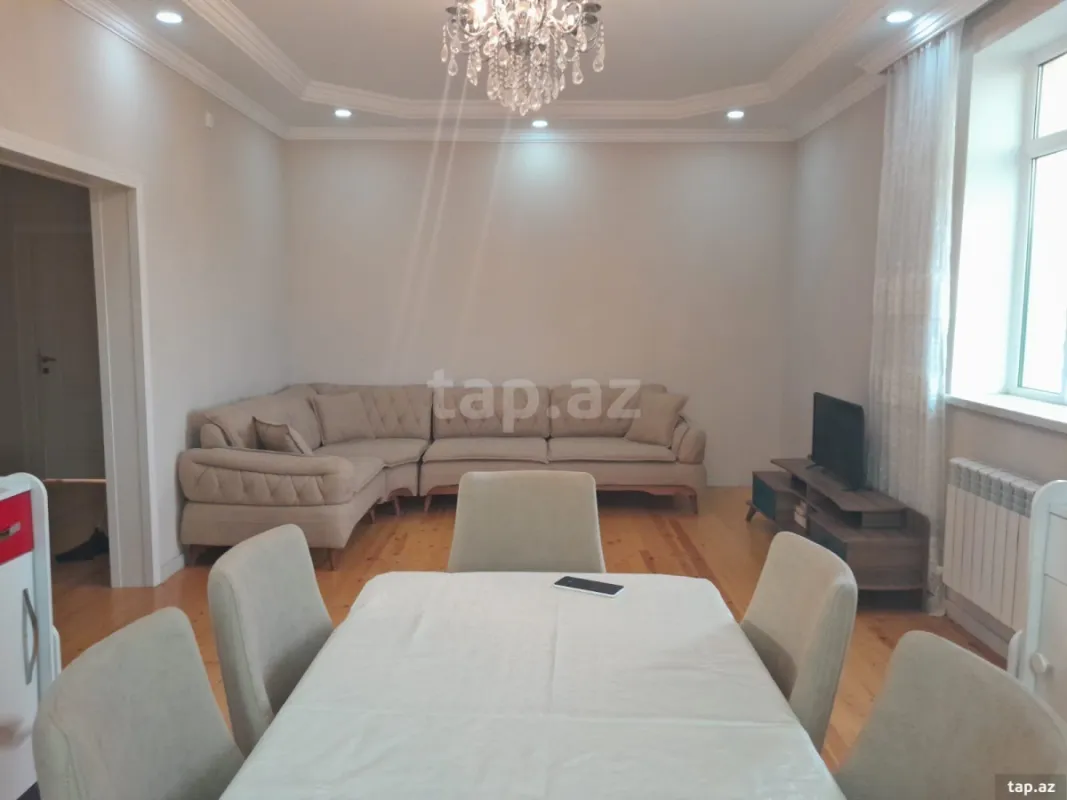 Satılır 8 otaqlı həyət evi