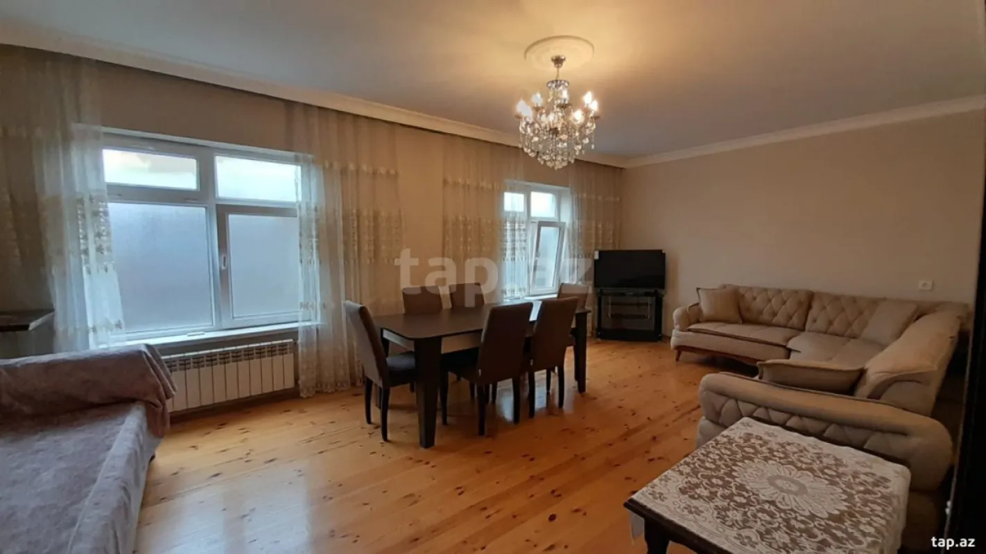 Satılır 8 otaqlı həyət evi
