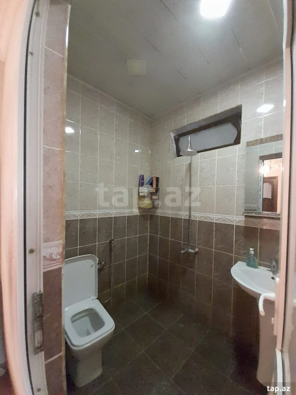 Satılır 8 otaqlı həyət evi