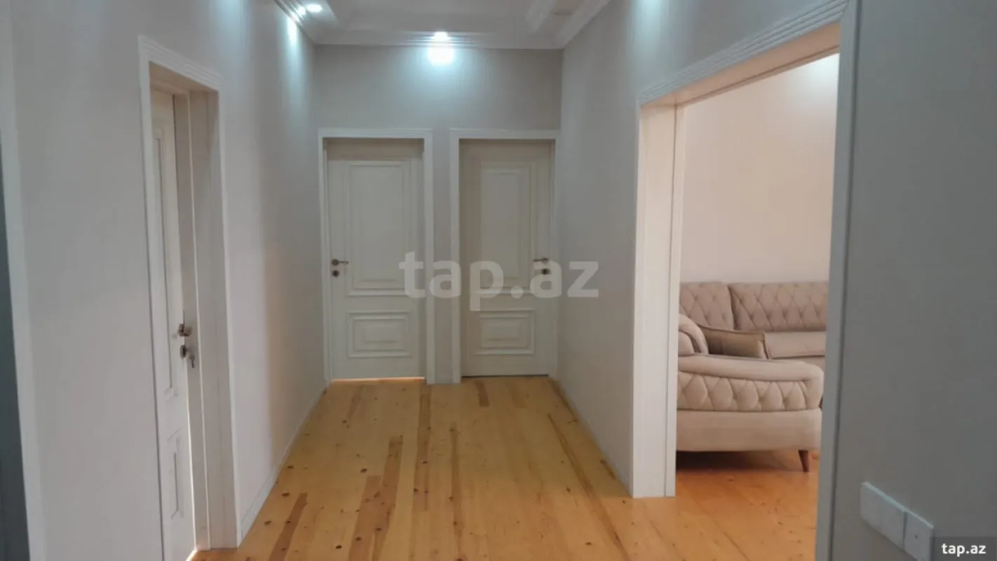 Satılır 8 otaqlı həyət evi