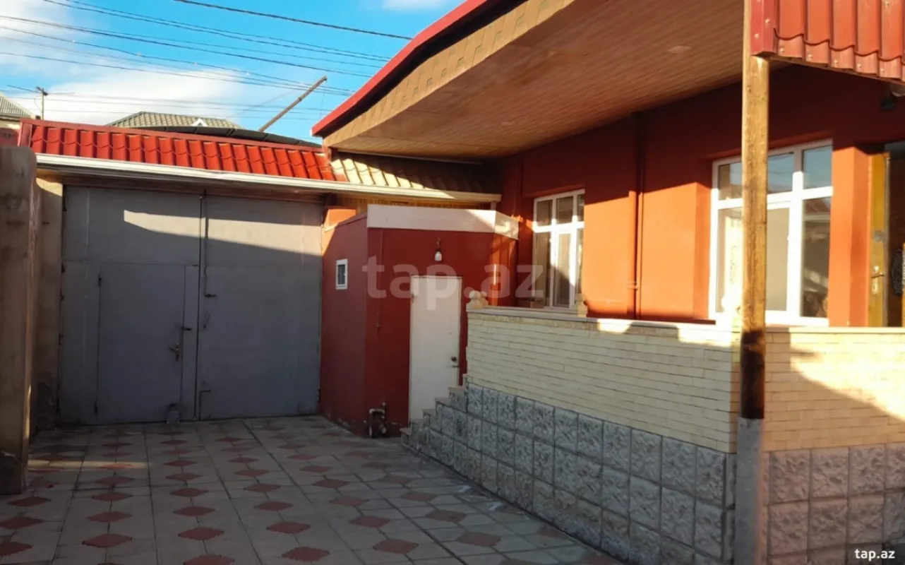 Satılır 8 otaqlı həyət evi